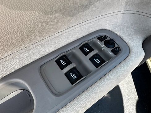 Used 2009 Volvo C70 T5 FWD image 20