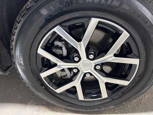 Used 2024 Jeep Grand Cherokee L Limited w/ Luxury Tech Group II image 45