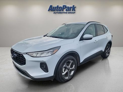 Used 2025 Ford Escape ST-Line Select AWD/4WD image 3
