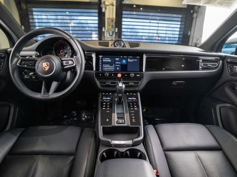 Certified 2025 Porsche Macan image 15