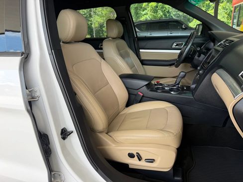 Used 2016 Ford Explorer XLT w/ Equipment Group 202A FWD image 10