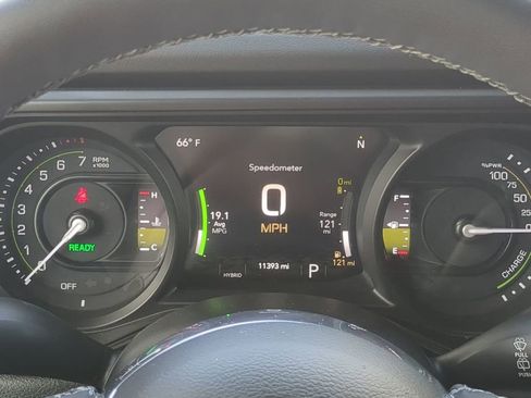 Used 2025 Jeep Wrangler Unlimited Sahara w/ Safety Group image 27