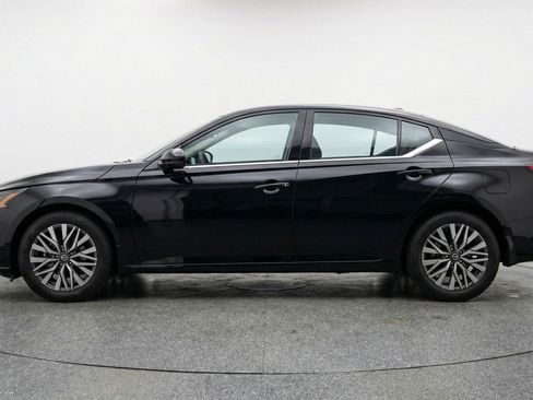 Used 2025 Nissan Altima 2.5 SV FWD image 5