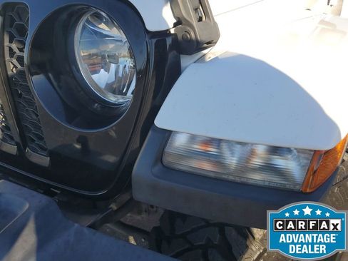 Used 2021 Jeep Gladiator Sport image 18