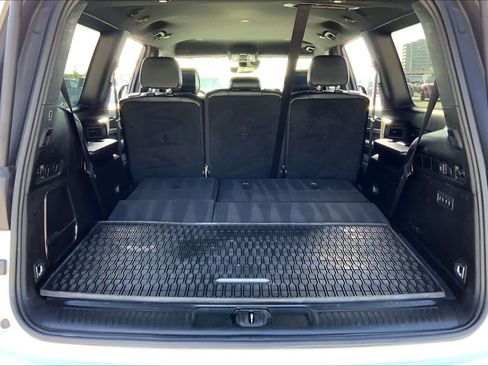 Used 2024 Jeep Wagoneer Series II w/ Flexible Seating Group RWD image 34