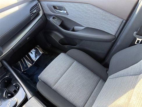 Used 2023 Nissan Rogue SV image 14