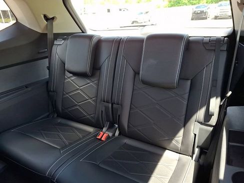 Used 2025 Volkswagen Atlas SE AWD/4WD image 12
