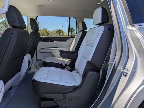 Used 2025 GMC Acadia Denali image 15