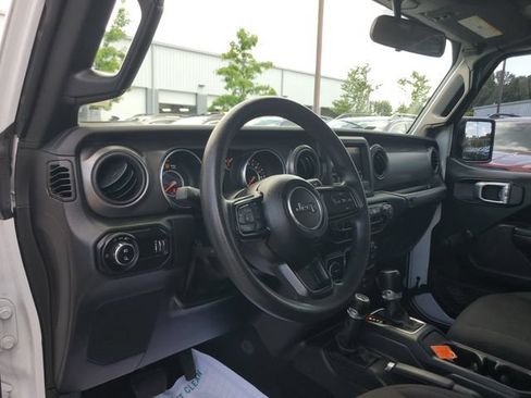 Used 2023 Jeep Gladiator Sport AWD/4WD image 19