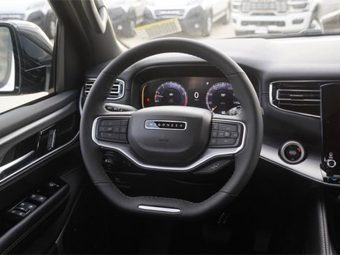 New 2025 Jeep Wagoneer L Series II w/ Premium Group I image 19