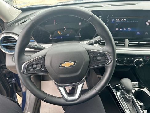 Used 2024 Chevrolet Trax LT w/ Driver Confidence Package FWD image 14