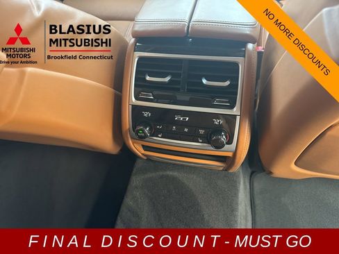 Used 2021 BMW 750i xDrive w/ Executive Package image 48