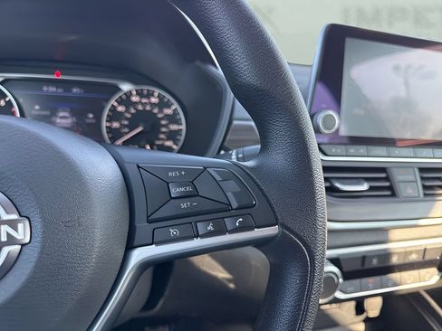 Used 2025 Nissan Altima 2.5 SV FWD image 16