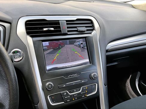 Used 2020 Ford Fusion SE image 29