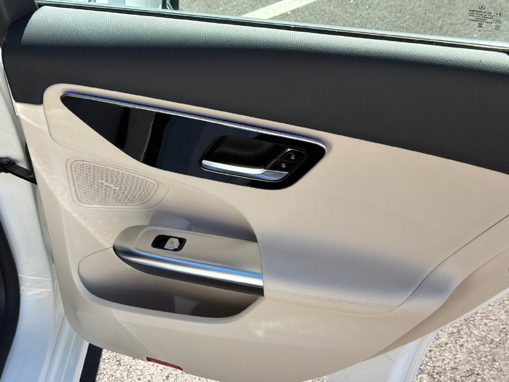Used 2023 Mercedes-Benz C 300 Sedan image 16