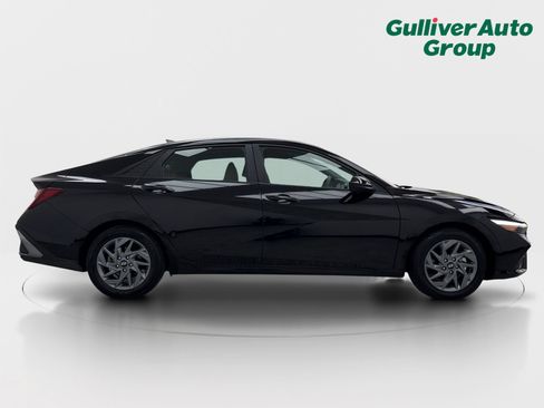 Used 2024 Hyundai Elantra SEL FWD image 10