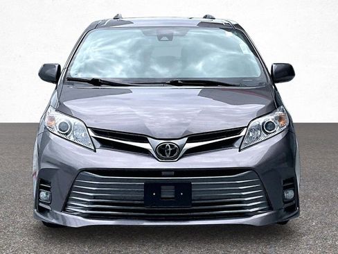 Used 2020 Toyota Sienna XLE Premium FWD image 3