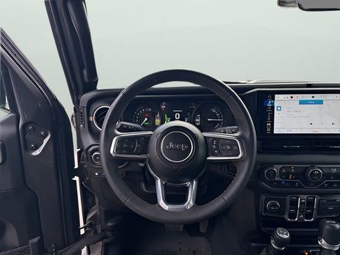 Used 2024 Jeep Wrangler Unlimited Sahara w/ Technology Group AWD/4WD image 18