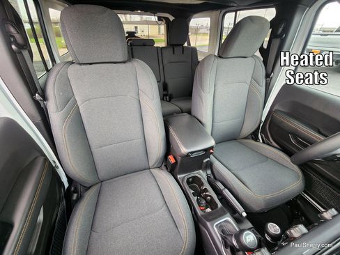 Used 2025 Jeep Wrangler Sahara image 4