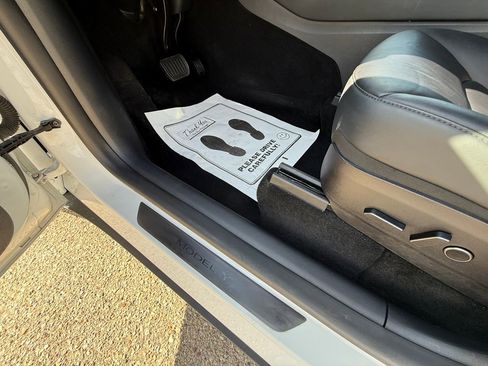 Used 2021 Tesla Model Y Long Range image 12