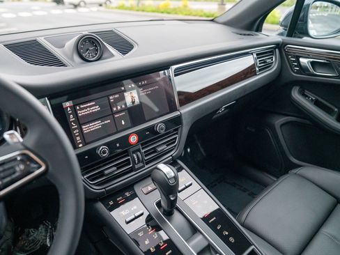 Certified 2026 Porsche Macan AWD/4WD image 16