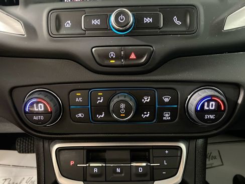 Used 2024 GMC Terrain SLE w/ Driver Convenience Package FWD image 18