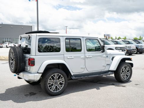 Used 2024 Jeep Wrangler High Altitude AWD/4WD image 10