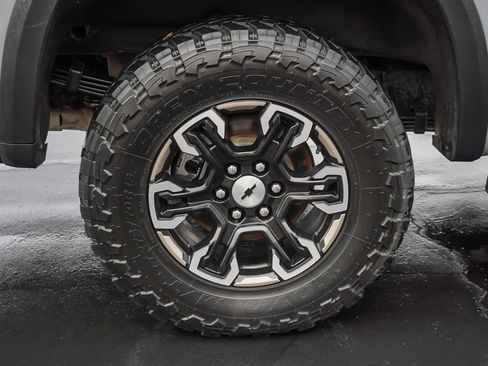 Used 2024 Chevrolet Silverado 1500 ZR2 w/ Technology Package image 11