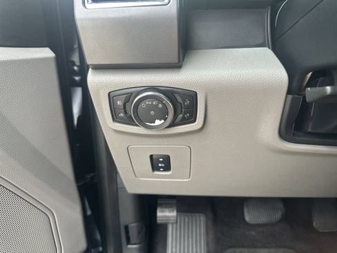 Used 2016 Ford F150 XLT w/ Equipment Group 302A Luxury AWD/4WD image 18