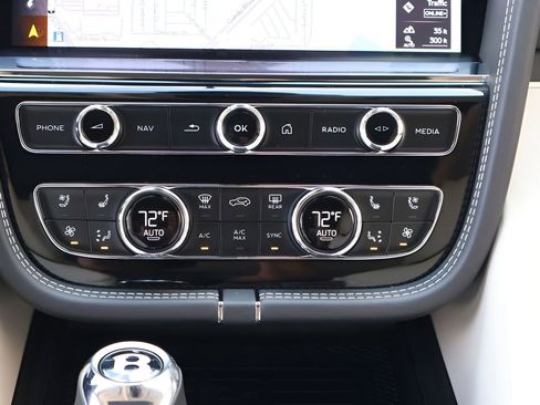 Used 2022 Bentley Bentayga image 19
