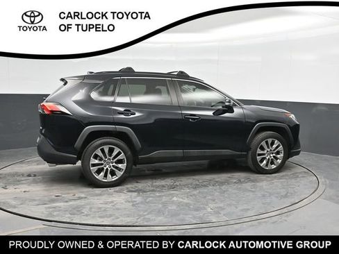 Used 2021 Toyota RAV4 XLE Premium image 4