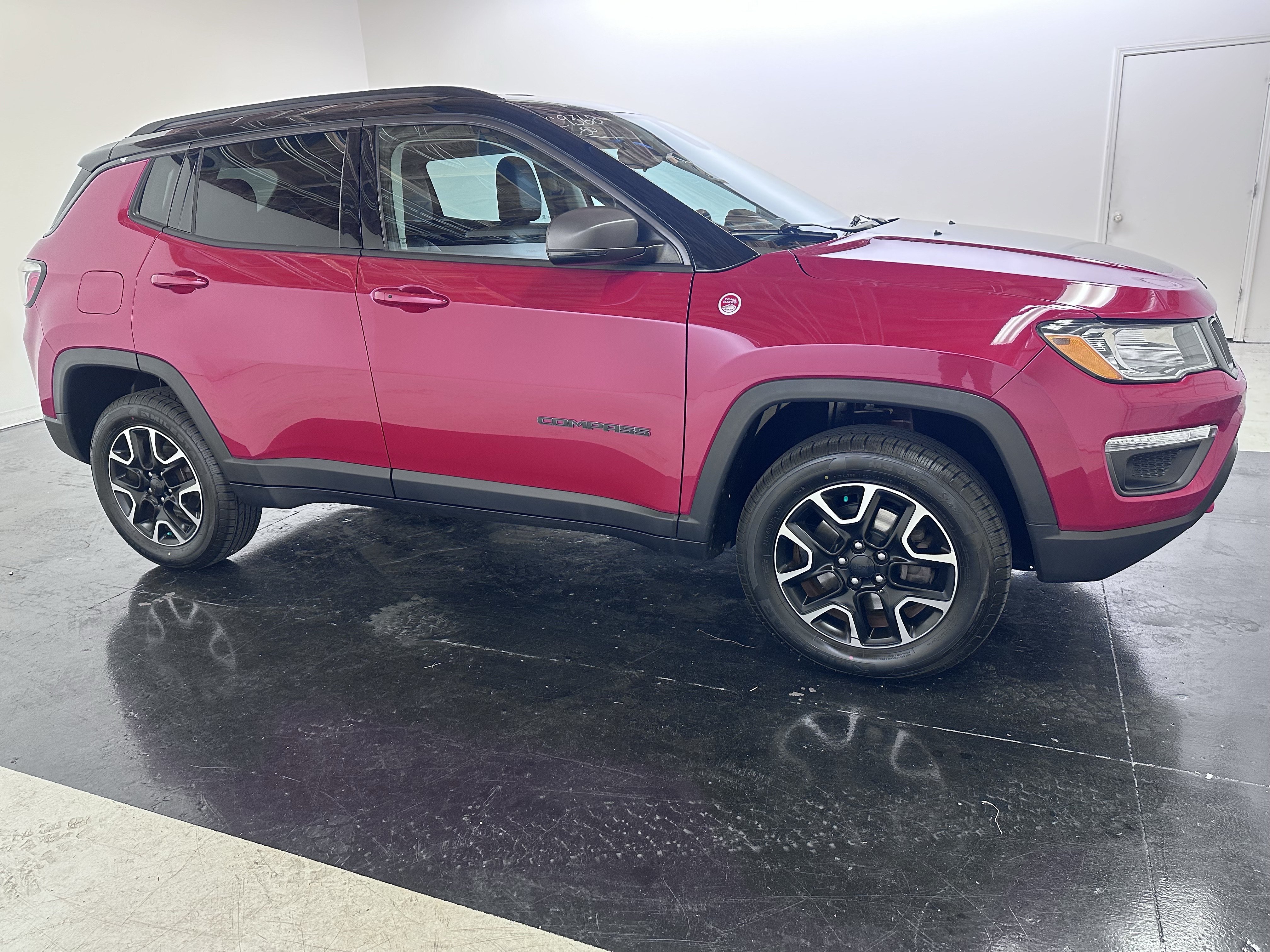 Used 2020 Jeep Compass Trailhawk AWD/4WD image 17