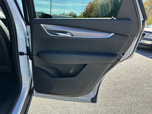 New 2026 Cadillac XT5 Luxury image 16