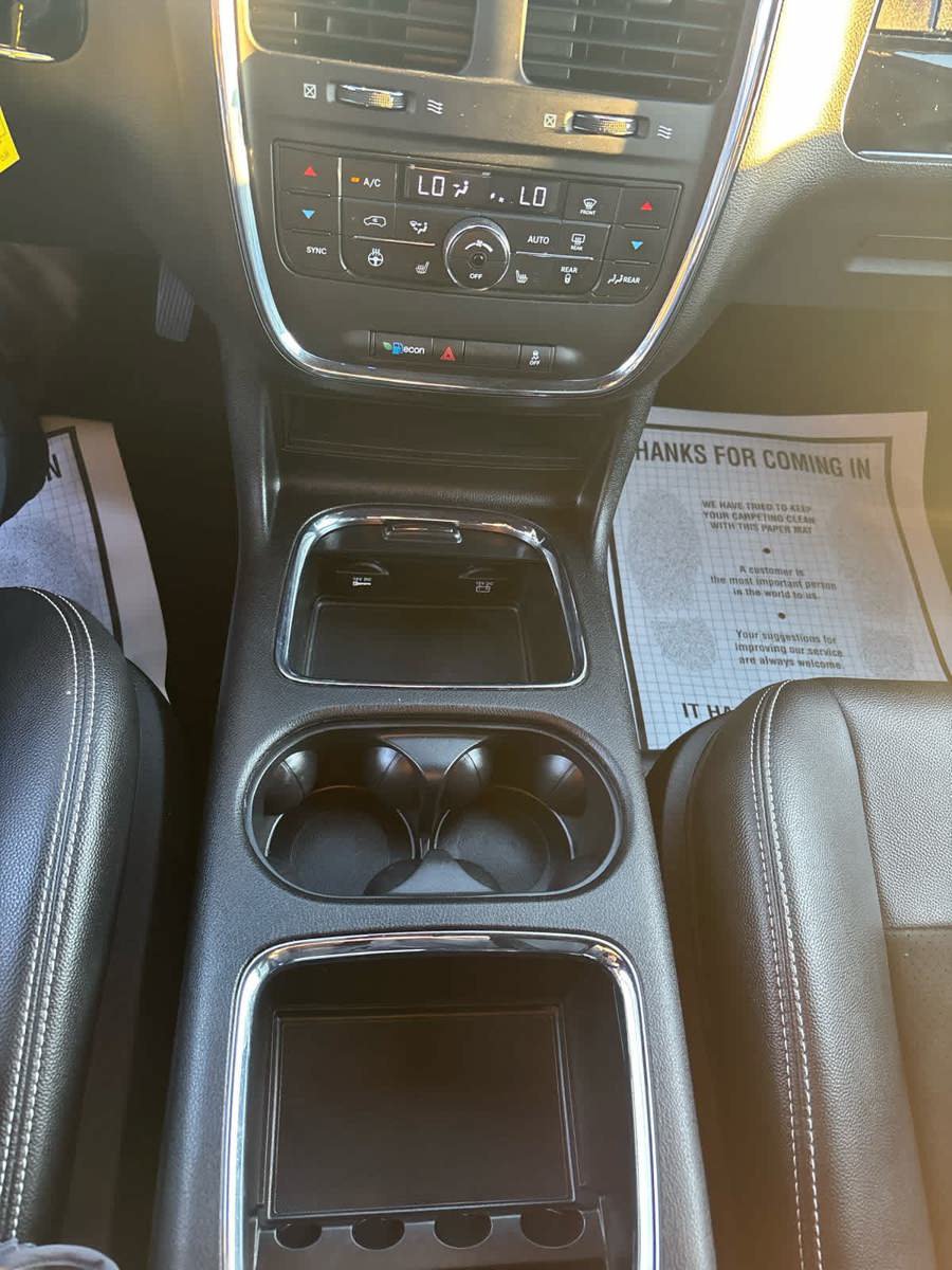 Used 2020 Dodge Grand Caravan SXT w/ Driver Convenience Group FWD image 14