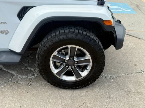 Used 2018 Jeep Wrangler Unlimited Sahara w/ Uconnect 4C Nav & Sound Group AWD/4WD image 47