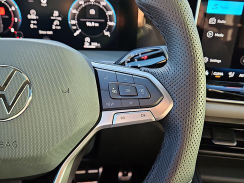 New 2026 Volkswagen Tiguan SE R-Line image 17