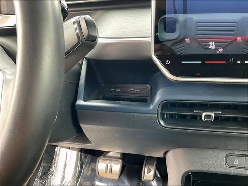 Used 2025 Volkswagen ID. Buzz Pro S RWD image 16