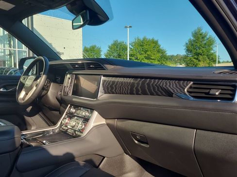 Used 2023 GMC Yukon Denali RWD image 21