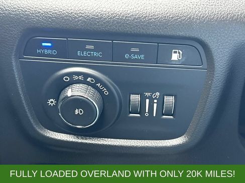 Used 2023 Jeep Grand Cherokee Overland w/ Luxury Tech Group IV AWD/4WD image 26