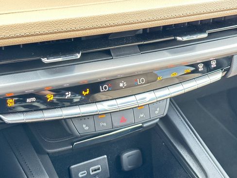 Used 2024 Cadillac XT4 Premium Luxury w/ Active Safety Package image 28