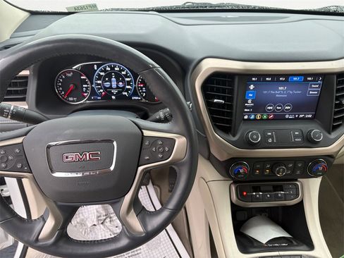 Used 2022 GMC Acadia Denali w/ Denali Ultimate Package image 10