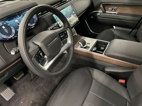 New 2025 Land Rover Range Rover Long Wheelbase SE image 5
