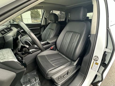 Used 2024 Audi Q8 e-tron Premium Plus w/ Premium Plus Package image 23