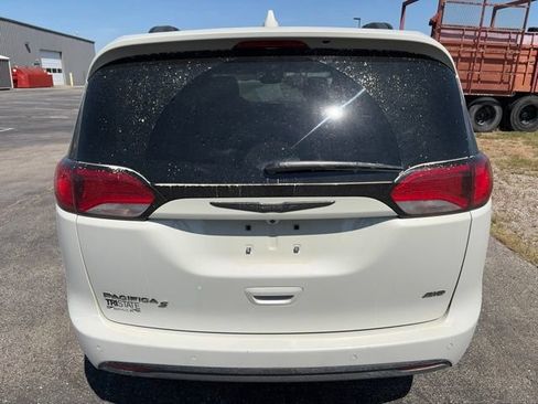 Used 2020 Chrysler Pacifica Touring-L w/ Advanced Safetytec Group AWD/4WD image 4