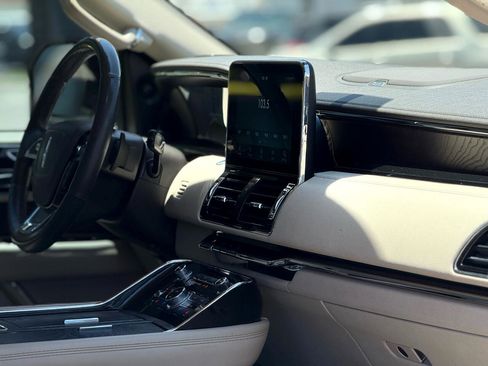 Used 2021 Lincoln Navigator Reserve image 14