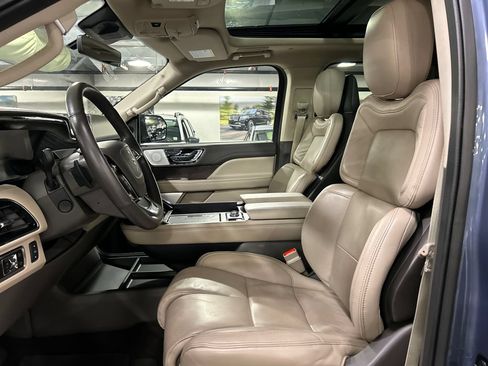 Certified 2023 Lincoln Navigator Reserve AWD/4WD image 10