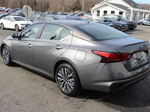 Used 2024 Nissan Altima 2.5 SV image 6