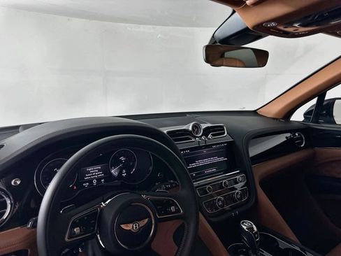Used 2021 Bentley Bentayga AWD/4WD image 9