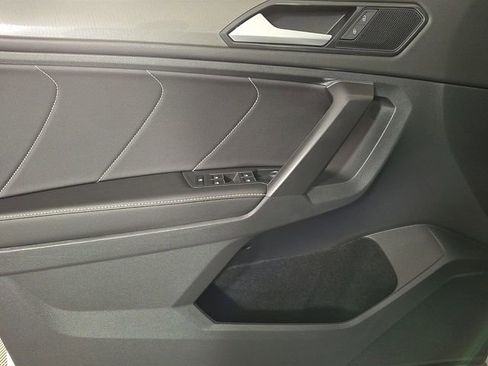Used 2022 Volkswagen Tiguan SE image 14
