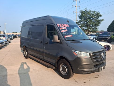 Used 2019 Mercedes-Benz Sprinter 144 image 3